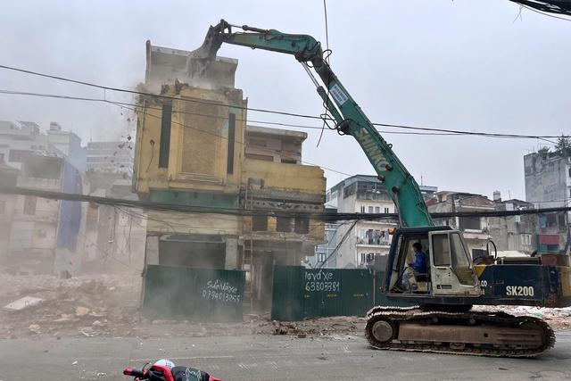 Hà Nội yêu cầu 6 phường có biện pháp giảm bụi khi phá dỡ công trình- Ảnh 1.