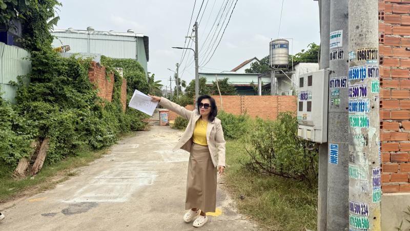 Bức xúc vì đất bị xẻ đôi, chủ đất ở TP.HCM thành bị đơn- Ảnh 1.