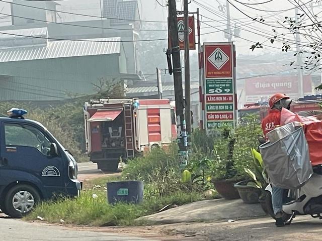 TP.HCM: Vụ cháy sát cây xăng ở phường Hòa Lợi không thiệt hại về người - Ảnh 2.