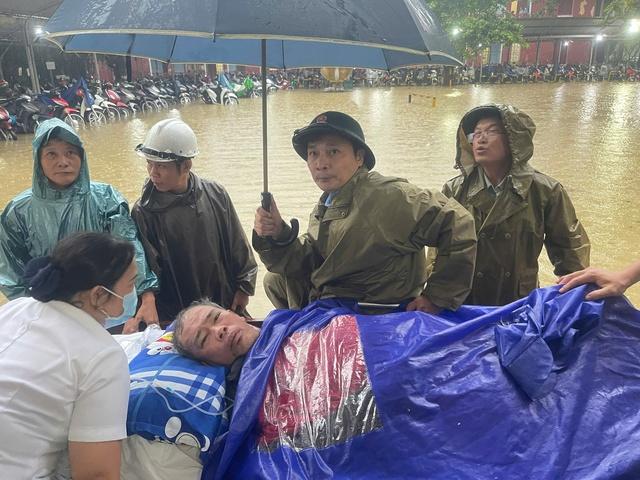 Ngành y tế Trong lũ: Cuộc chiến không ngừng nghỉ giữa thiên tai tại miền Trung - Ảnh 7.