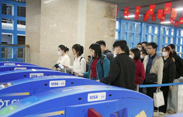 Từ 5.12, metro Cát Linh - Hà Đông áp dụng kiểm soát vé tự động mới - Ảnh 2.