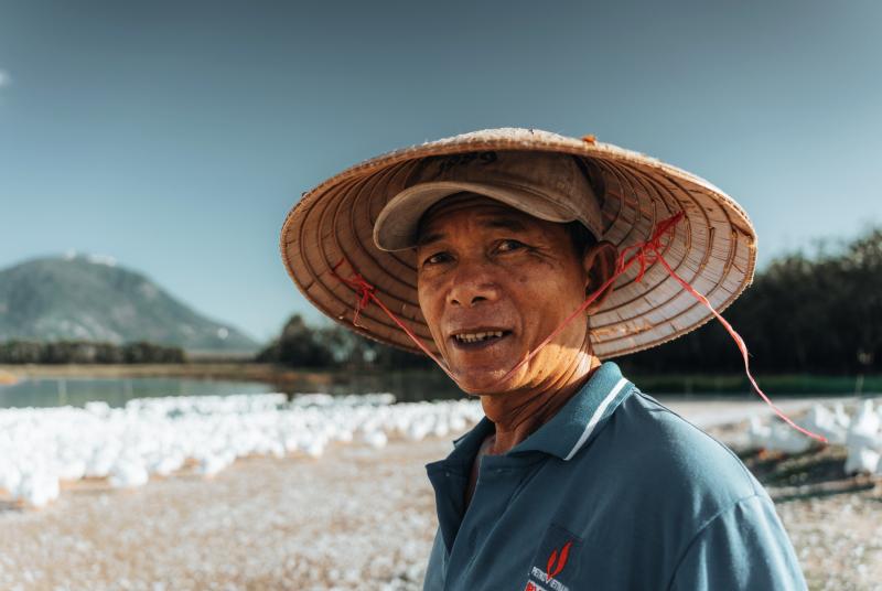Dưới chân núi Bà Đen: Chuyện bầy vịt đồng trắng như tuyết  'bao vây' chủ gây sốt  - Ảnh 8.