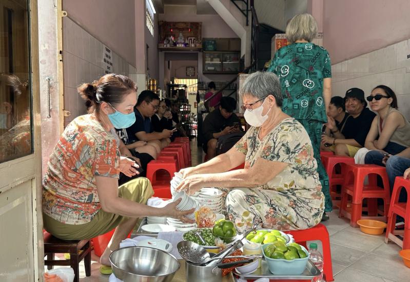 Năm 2025, nhiều quán ăn nổi tiếng đóng cửa vĩnh viễn khiến thực khách tiếc nuối - Ảnh 1.