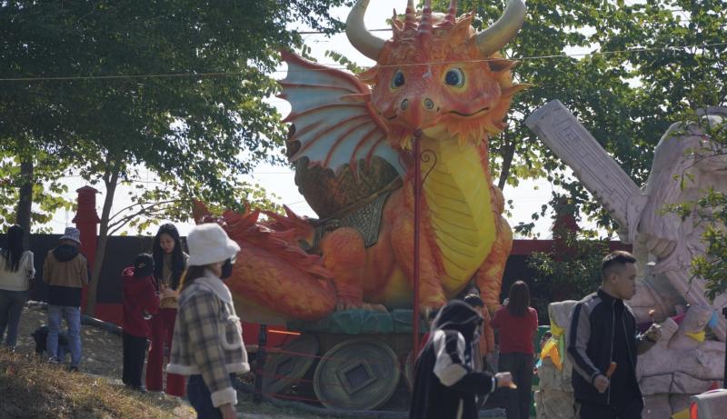 Linh vật 'Ngựa Vui Vẻ' bất ngờ gây sốt trước giao thừa 2026: 'Quá dễ thương!' - Ảnh 9.