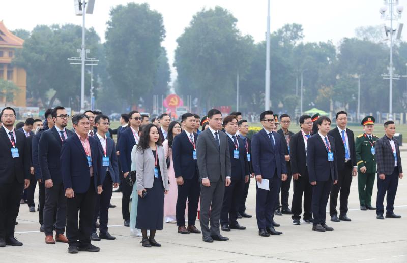 GS-TS Trần Xuân Bách đại diện đoàn đại biểu Hội Thầy thuốc trẻ báo công dâng Bác - Ảnh 3.