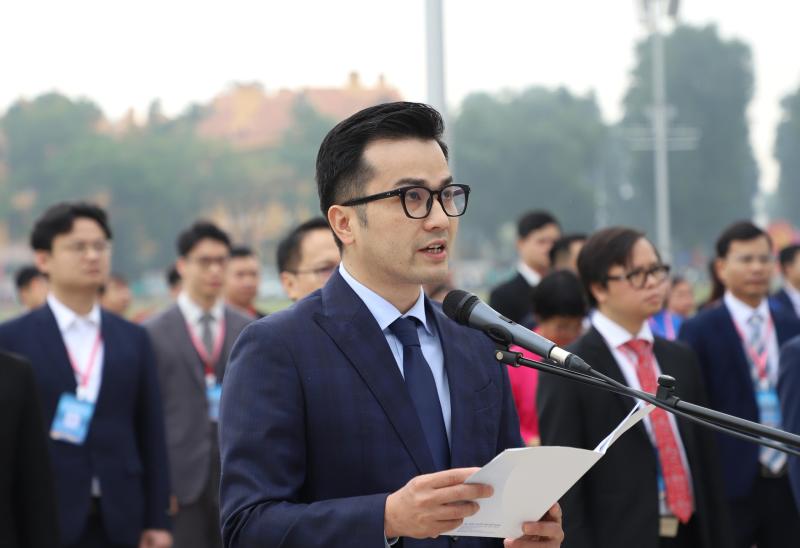 GS-TS Trần Xuân Bách đại diện đoàn đại biểu Hội Thầy thuốc trẻ báo công dâng Bác - Ảnh 2.