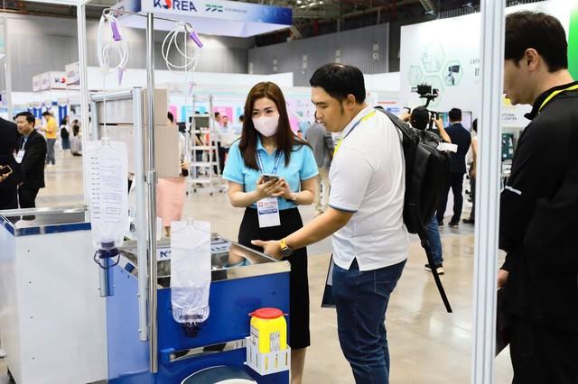 Người trẻ làm sales, kiếm được bao nhiêu tiền? - Ảnh 1.