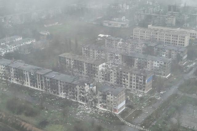 Sau Pokrovsk, Ukraine gần như bị bao vây tại Myrnohrad, 5 lữ đoàn bị kẹt? - Ảnh 2.