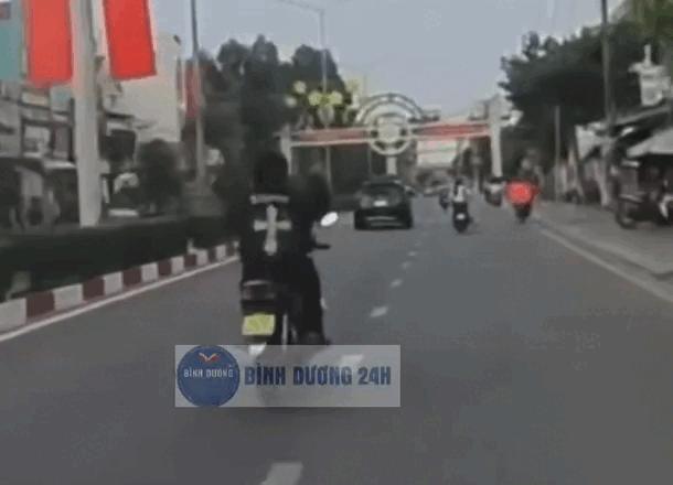 Sinh viên bị CSGT TP.HCM phạt 12 triệu, tịch thu xe vì buông 2 tay trên đường - Ảnh 1.