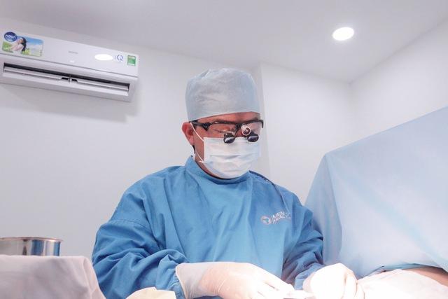 'Gãy súng' vì bắt chước tư thế khó trong phim khi quan hệ tình dục - Ảnh 1.