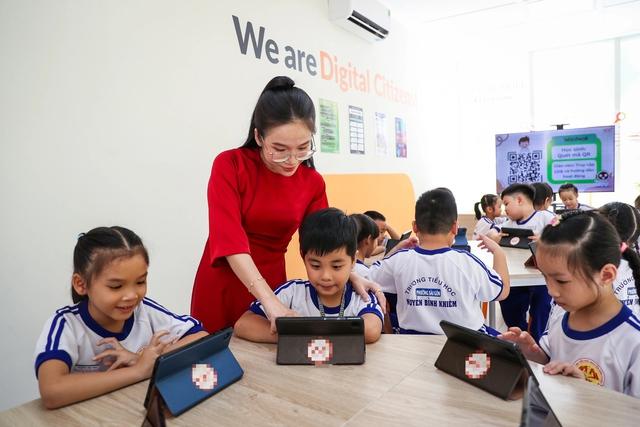 Sách giáo khoa điện tử: Có lợi ích nhưng cần lộ trình phù hợp  - Ảnh 2.