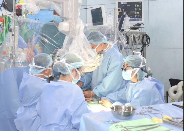 Vì sao suốt 21 năm, Bệnh viện Nhi đồng 2 chỉ ghép tạng được 87 ca?- Ảnh 1.