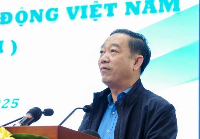 Chỉ cách nhau một cây cầu nhưng lương tối thiểu chênh lệch 28%- Ảnh 1.