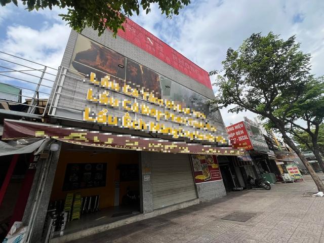Nhà phố “kín như hộp”, hiểm họa cháy nổ rình rập - Ảnh 2.