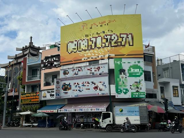 Nhà phố “kín như hộp”, hiểm họa cháy nổ rình rập - Ảnh 4.