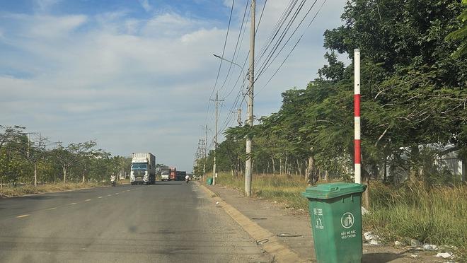 Tháo dỡ biển báo 20 km/giờ ở Đồng Nai sau phản ánh của Báo Thanh Niên- Ảnh 1.
