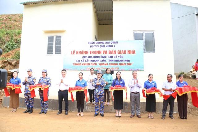 'Chiến dịch Quang Trung': Bàn giao căn nhà đầu tiên do Vùng 4 Hải quân xây dựng - Ảnh 1.