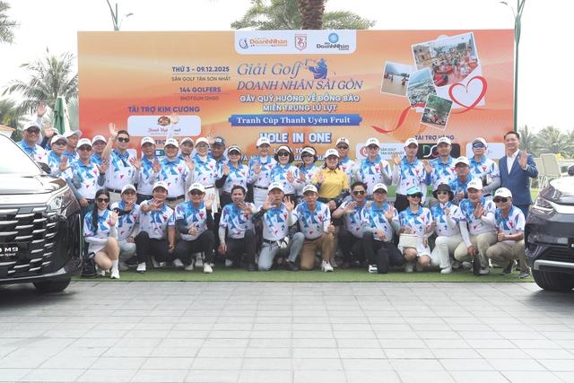 Doanh nhân Sài Gòn đánh golf gây quỹ tiếp sức đồng bào miền Trung sau lũ - Ảnh 1.