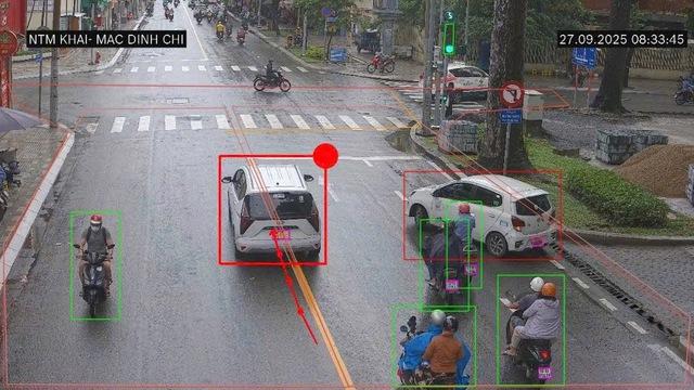 Camera AI phát hiện nhiều người đi sai vạch kẻ đường màu vàng ở trung tâm TP.HCM - Ảnh 5.