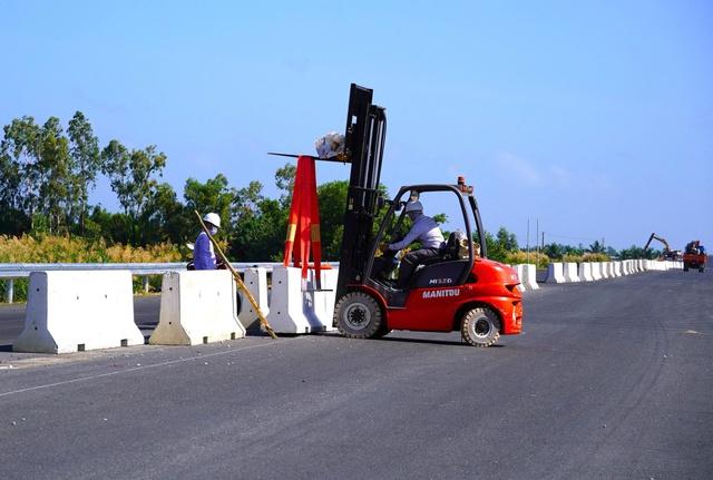 10 ngày ‘chạy’ nước rút trên công trường cao tốc Cần Thơ – Cà Mau

- Ảnh 4.