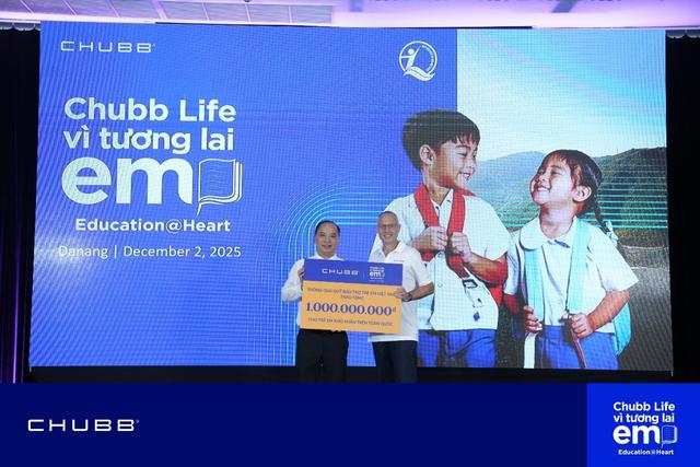Chubb Life đồng hành hỗ trợ trẻ em có hoàn cảnh khó khăn sau bão lũ - Ảnh 1.