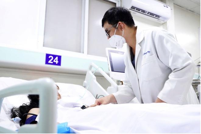 Cập nhật sức khỏe 2 cô gái sống sót trong vụ cháy quán ăn ở TP.HCM - Ảnh 2.