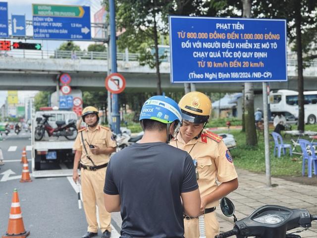 Chạy xe máy không bằng lái bị CSGT phạt bao nhiêu tiền? - Ảnh 3.
