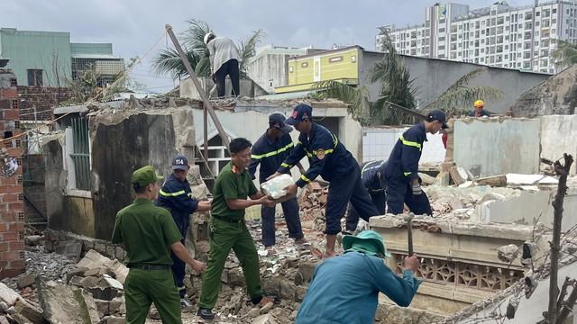 Công an Gia Lai làm 'thợ xây': 60 ngày đêm dựng 131 nhà cho dân đón tết - Ảnh 1.