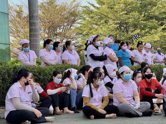 TP.HCM: Nhà máy sắp đóng cửa, công nhân 'đình công', chờ thông báo chế độ hỗ trợ - Ảnh 2.