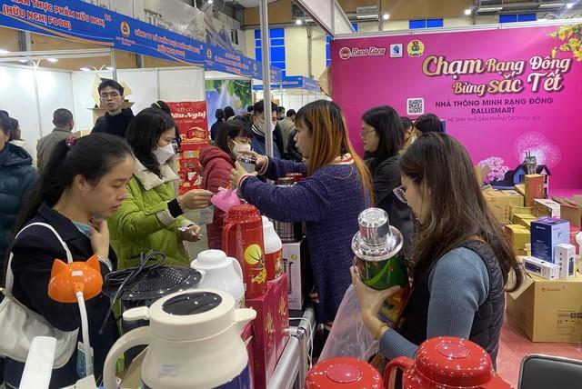 Chợ tết công đoàn trực tuyến chi 100 tỉ đồng hỗ trợ người lao động - Ảnh 1.