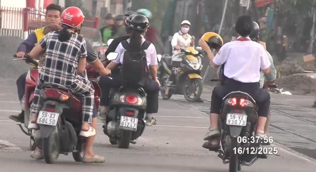 Thói quen đi vào đường cấm, nhiều xe máy bị CSGT phạt nguội trên Phạm Văn Đồng - Ảnh 5.