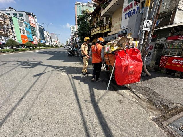 Thói quen của shipper bị CSGT phạt tới 6 triệu nhiều người hay mắc - Ảnh 4.