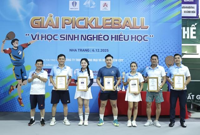 Những pha bóng đẹp tại giải pickleball 'Vì học sinh nghèo hiếu học'- Ảnh 2.