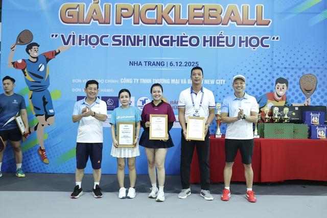 Những pha bóng đẹp tại giải pickleball 'Vì học sinh nghèo hiếu học'- Ảnh 3.