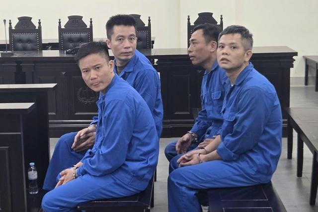 3 cựu công an bị xét xử vì nhận tiền bỏ qua cho người dùng ma túy- Ảnh 1.