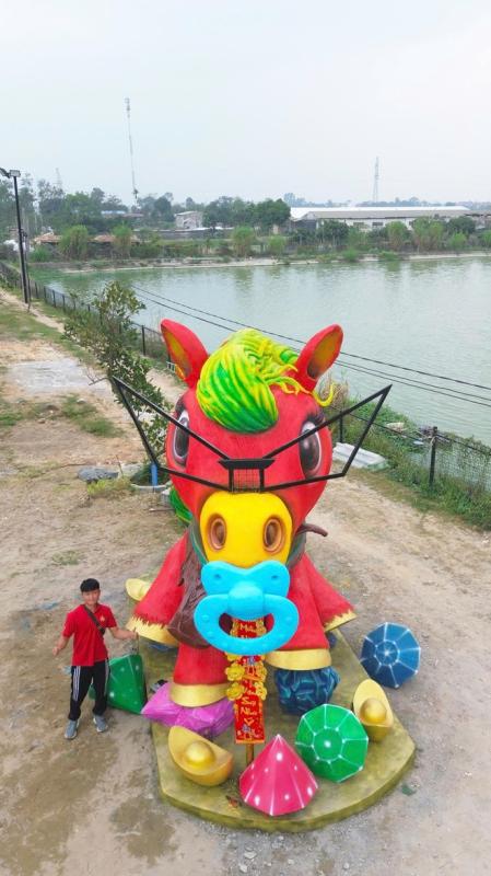 Linh vật 'Ngựa Vui Vẻ' bất ngờ gây sốt trước giao thừa 2026: 'Quá dễ thương!' - Ảnh 4.
