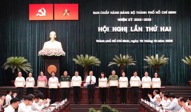 TP.HCM khen thưởng tập thể, cá nhân xuất sắc trong tổ chức Đại hội Đảng bộ- Ảnh 1.