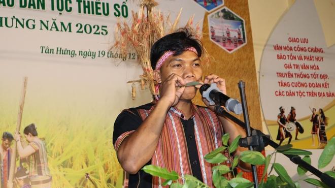 Đồng bào S’tiêng vui lễ hội mừng lúa mới trong tiếng giã gạo, cồng chiêng - Ảnh 10.