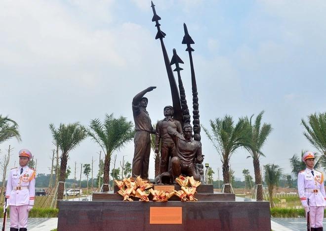 Bộ Quốc phòng khánh thành tượng đài chuyên gia, chiến sĩ 5 nước- Ảnh 3. Bộ Quốc phòng khánh thành tượng đài chuyên gia, chiến sĩ 5 nước- Ảnh 3.