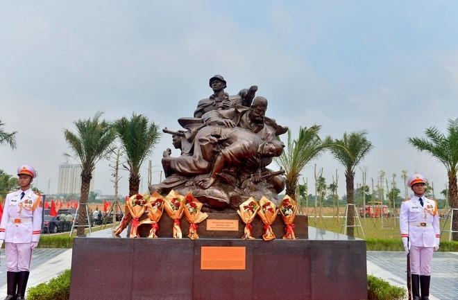 Bộ Quốc phòng khánh thành tượng đài chuyên gia, chiến sĩ 5 nước- Ảnh 2. Bộ Quốc phòng khánh thành tượng đài chuyên gia, chiến sĩ 5 nước- Ảnh 2.