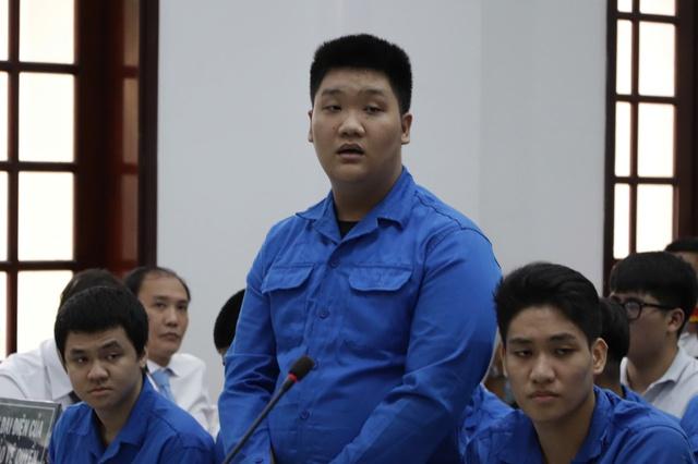Tòa trả hồ sơ vụ nhóm đeo 'khăn quàng đỏ' hỗn chiến ở TP.HCM- Ảnh 2.