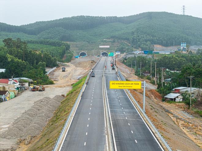 Hình hài cao tốc Quảng Ngãi - Hoài Nhơn trước ngày khánh thành 19.12 - Ảnh 11.