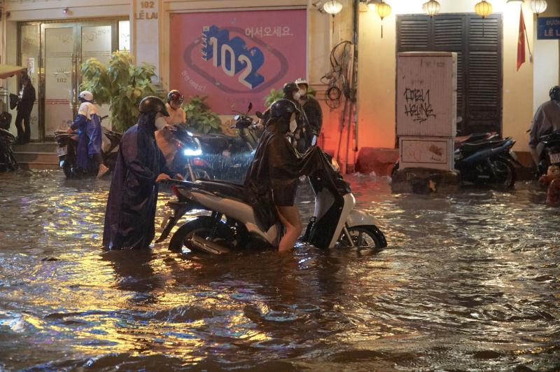 Ở TP.HCM có bao nhiêu tuyến đường bị ngập nước?  - Ảnh 3.