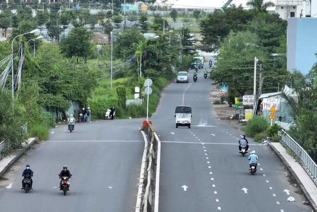 Kẹt mặt bằng, nhiều dự án mở rộng đường ở TP.HCM bị 'thắt cổ chai'- Ảnh 2.