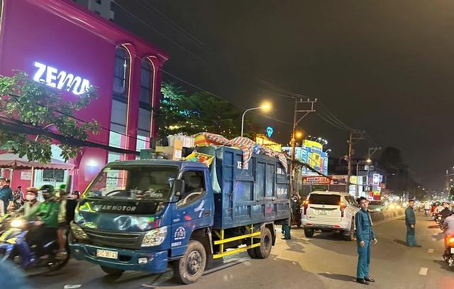TP.HCM: Tai nạn liên hoàn trên đường Huỳnh Tấn Phát, một phụ nữ tử vong- Ảnh 1.