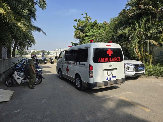 TP.HCM: Phát hiện thi thể nam giới trôi vào nhà dân ven sông Sài Gòn - Ảnh 2.