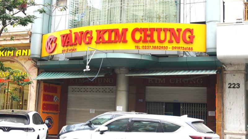 Tiệm vàng Kim Chung ở Thanh Hóa vẫn đang nghỉ bán hàng- Ảnh 1.