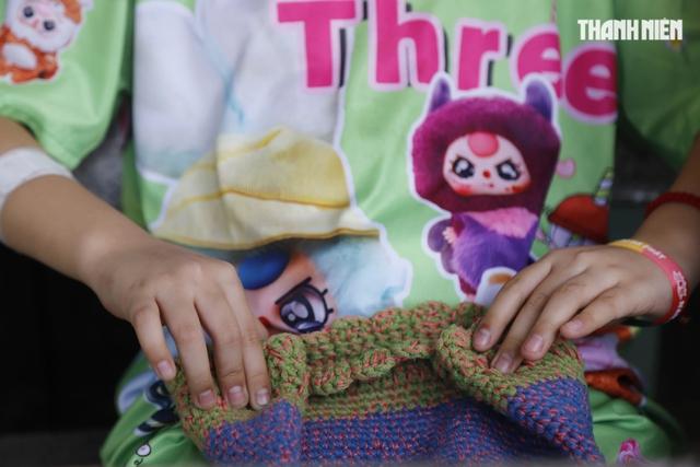 Cha nghèo chạy xe ôm bán hết tài sản, 'còn 2 triệu đồng' cứu con ung thư- Ảnh 5.