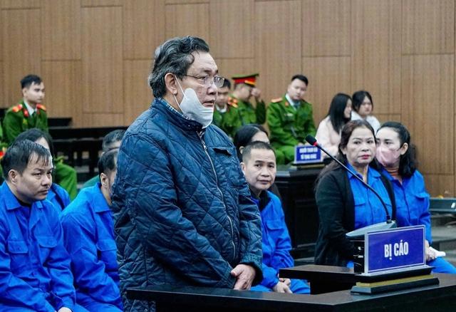 2 cựu phó chánh án, 1 cựu phó viện trưởng lãnh án tù vì nhận hối lộ - Ảnh 2.