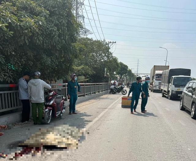 TP.HCM: Nam thanh niên tử vong giữa cầu, công an tìm ô tô liên quan- Ảnh 1.